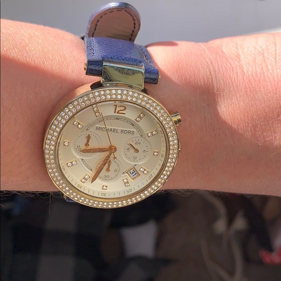 Blue and gold Michael Kors watch - Picture 3 of 3